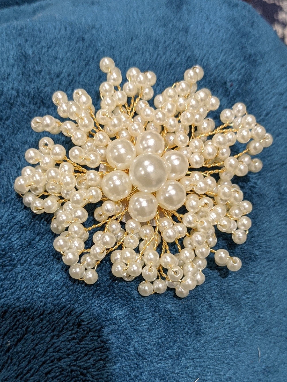 Pearl Burst Brooch Pin in Ivory Pearls